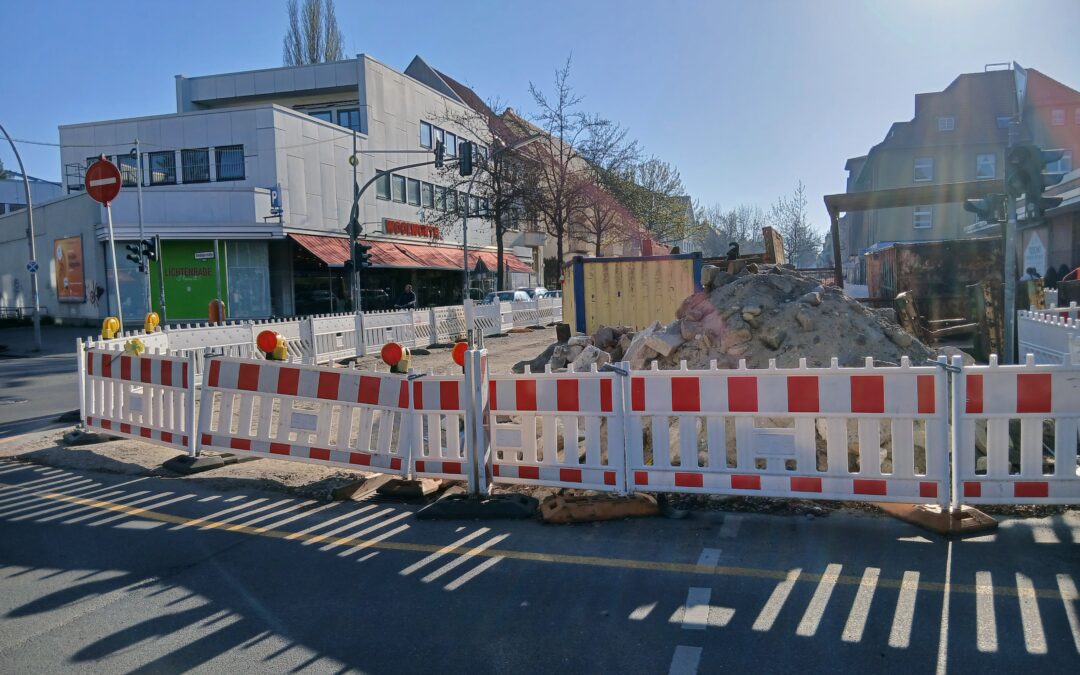 Ein­woh­ner­an­trag: Lich­ten­ra­de hat genug – Bahn­hof­stra­ße zügig fer­tig bau­en!